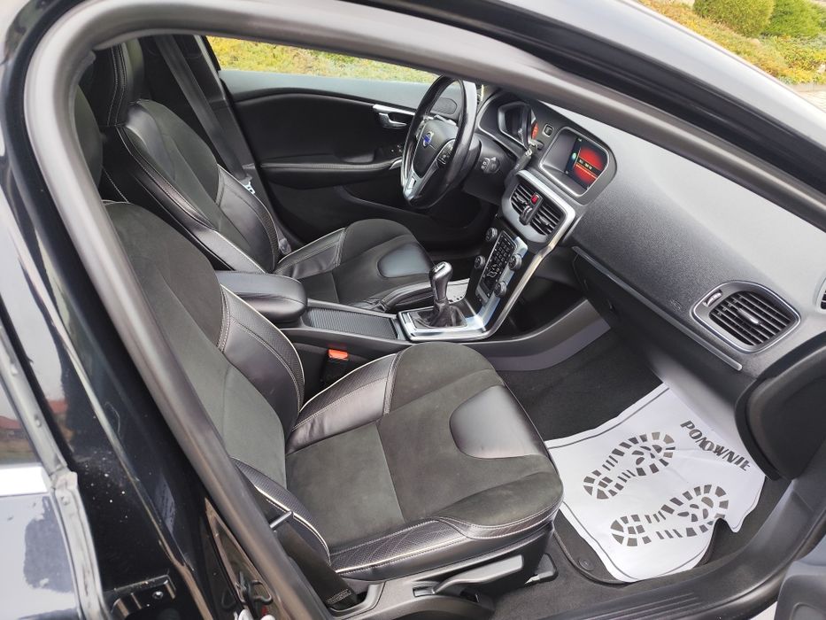 VOLVO V40 R-Design 2.0 D3 150ps,Świeżo sprowadzony,Serwis do końca.