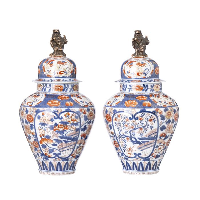 Porcelana japonesa - Par de potes Karashishi -Século XVII