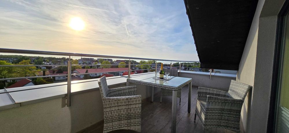 Nowoczesny apartament z  widokiem na morze i basenem.