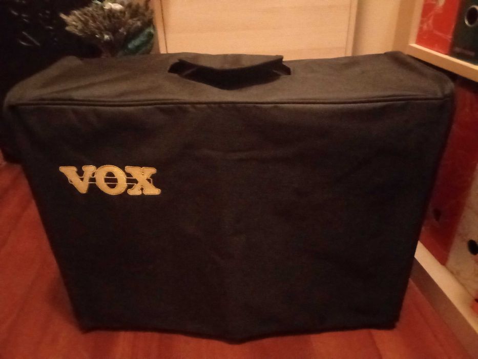 Vox AC-10 com capa Vox