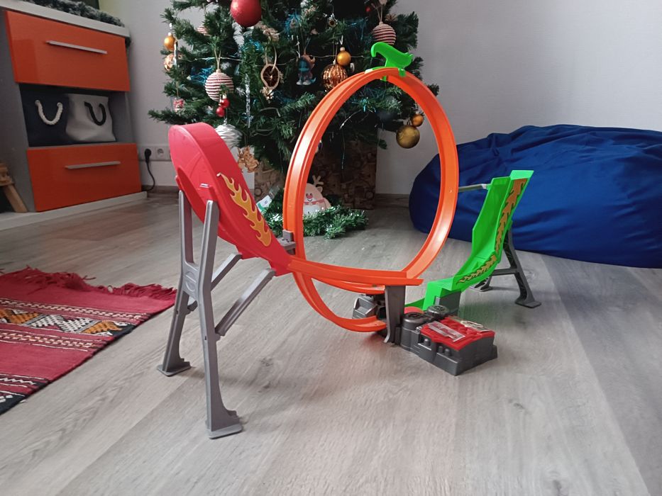 Хотвілс трек. Hot Wheels trek. + Машинки