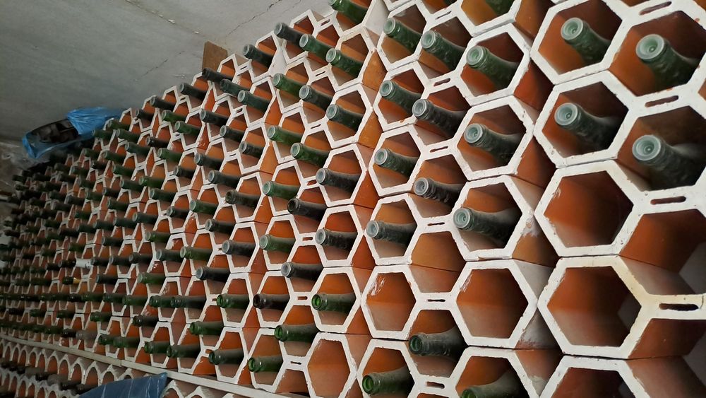 Garrafeira bloco hexagonal 70 unidades
