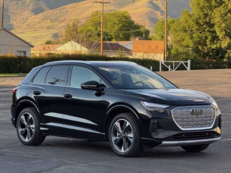 2022 Audi Q4 e-tron quattro Premium 50