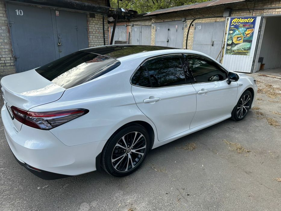 Toyota Camry 2020 гібрід