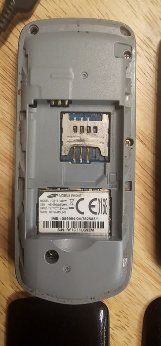 Trzy telefony Vintage Nokia 2626 i 2330c-2 i Samsung GT-E 1080W