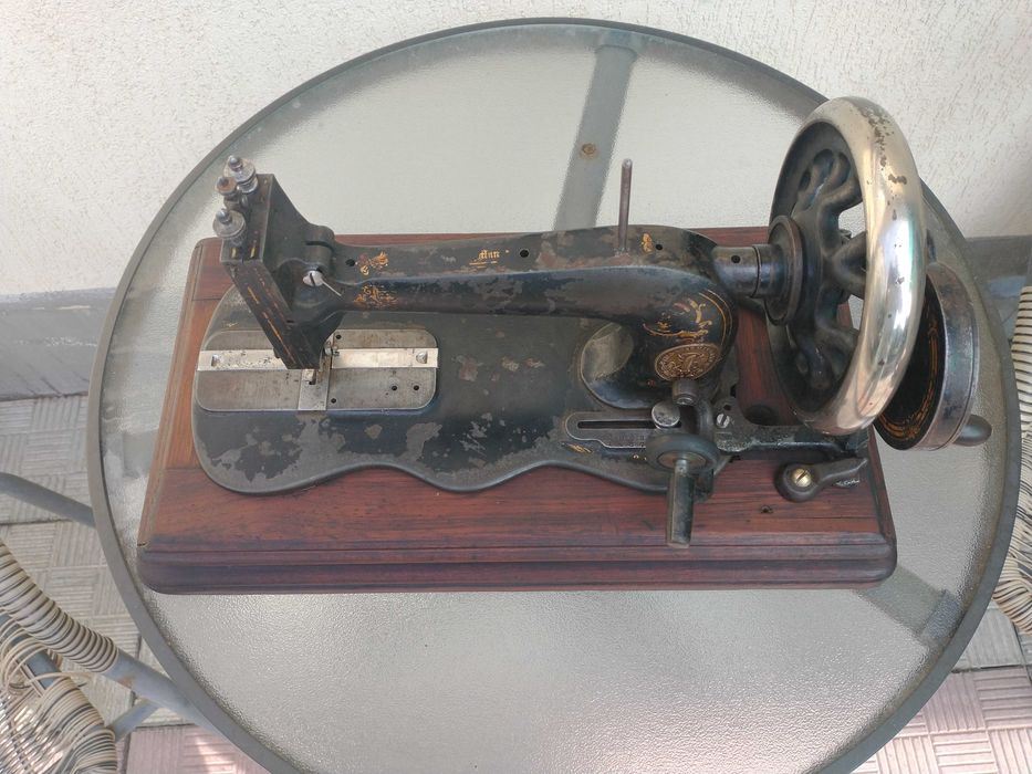 売人さんページ Продам швейная машинка SINGER 1890 год: 1 900 грн