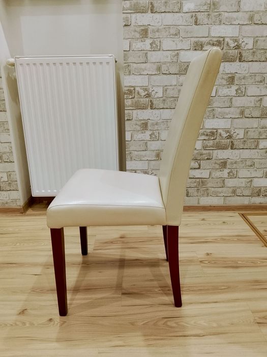 stol roskladany z krzeslami