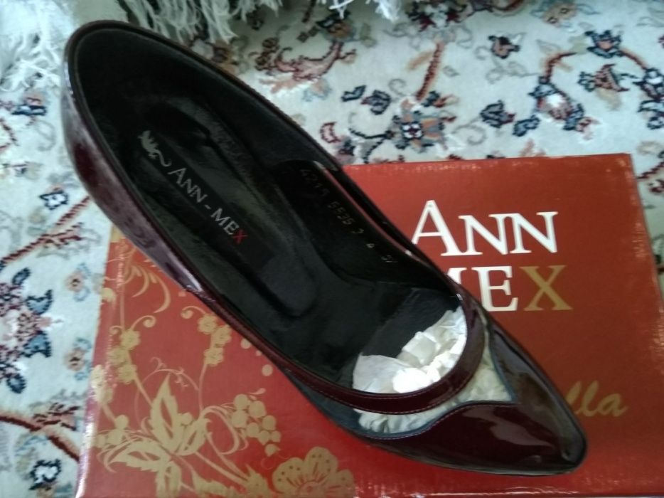 Туфли женские на высоком каблуке