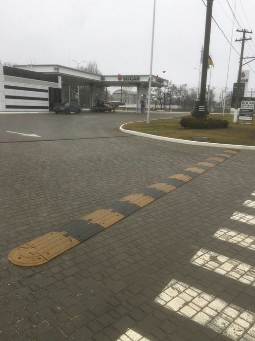 Лежачий полицейский. Работаем в военное время, звоните. Отправим