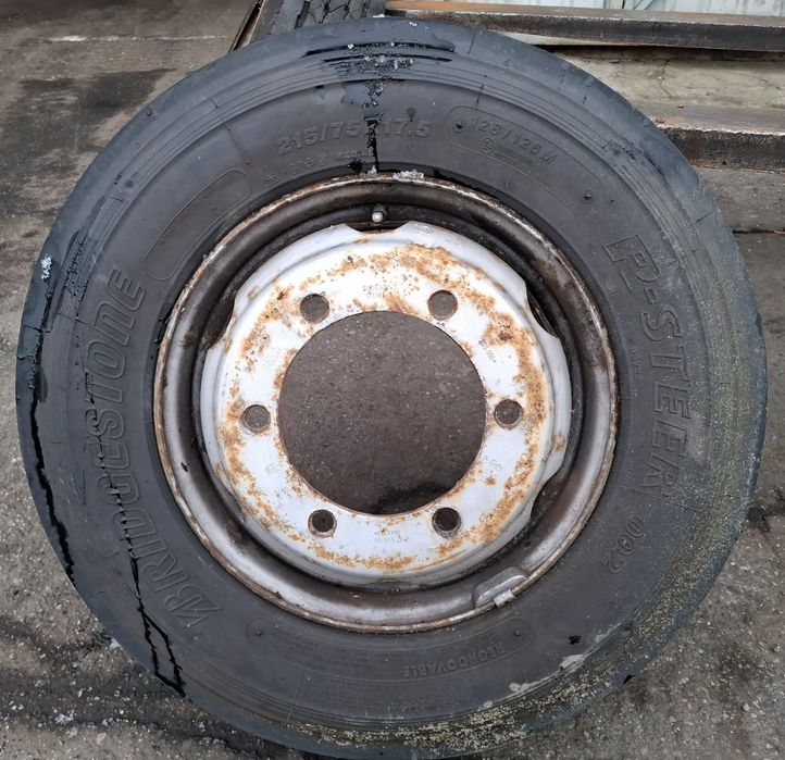 Felga z oponą Bridgestone R-STEER 002 rozmiar 215/75 R17.5