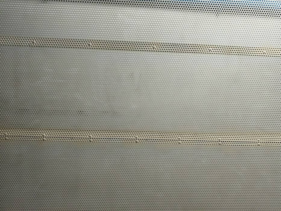 Painel em metal com rodas