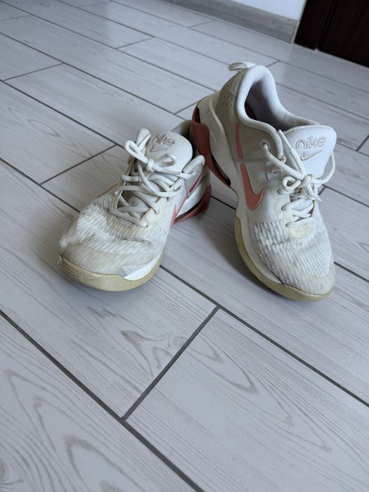 Кросівки: Nike zoom bella