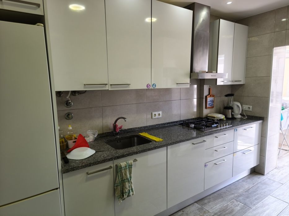 Alugo quarto para casal - Av.E.U.A., n°7