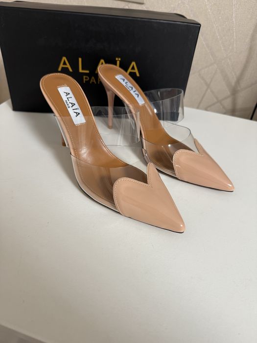 Бежеві туфлі Alaïa Paris 36-41
