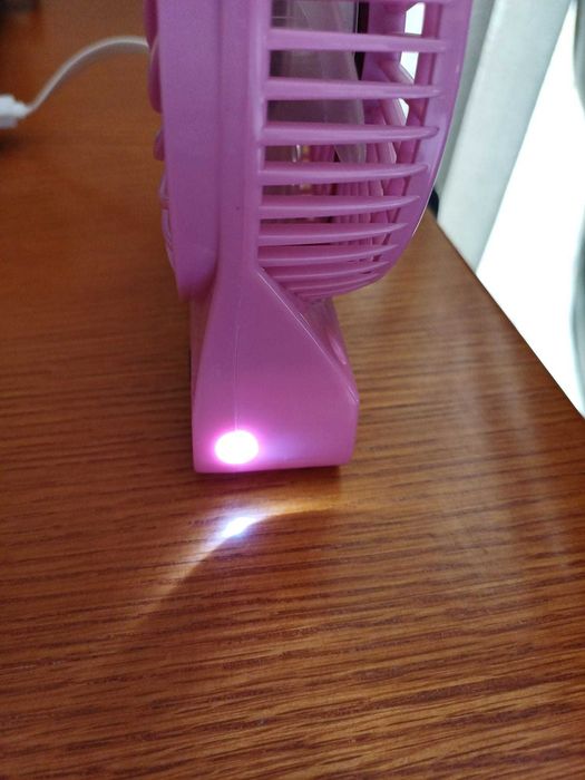Ventoinha Portátil Rosa | USB | 3 Velocidades | Luz Lateral | 14 cm