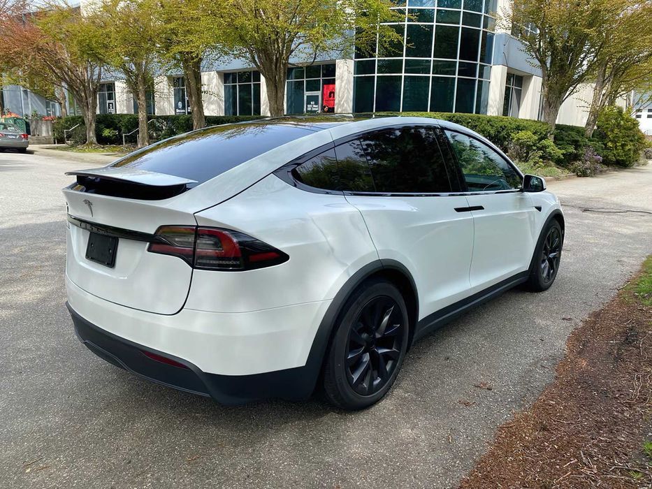Tesla Model X      2022