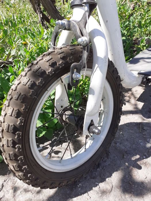 Самокат подростковый на надувных колёсах.