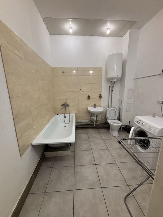 Продаж приміщення під комерцію