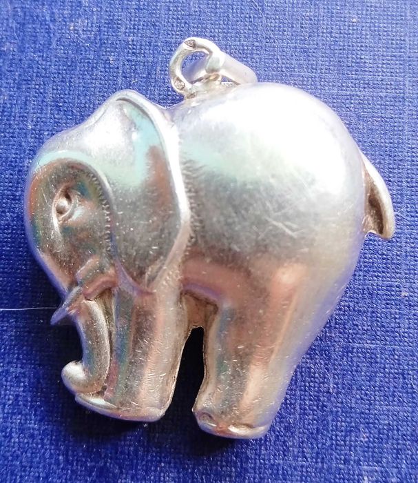 Pingente de Elefante em Prata