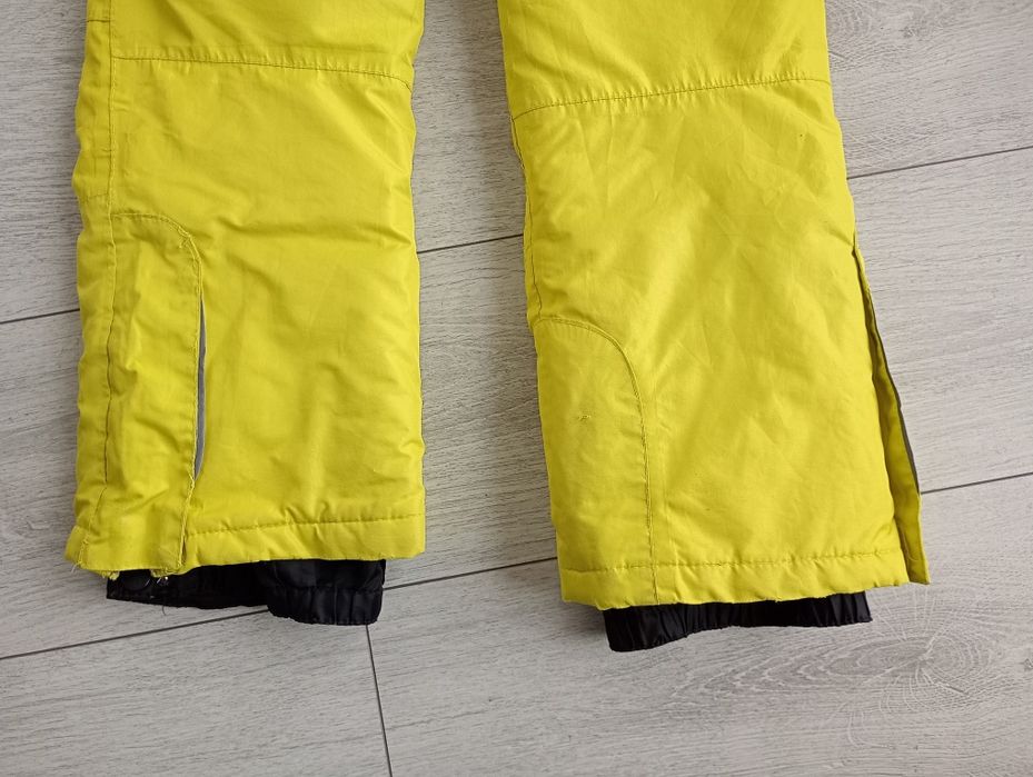 Używane spodnie narciarskie dziewczęce na 122/128 cm