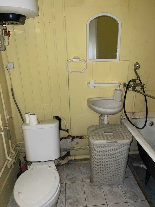 Однокомнатная квартира левый берег на втором этаже