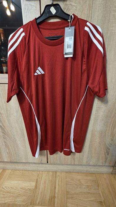 Nowy komplet strojów piłkarskich firmy  Adidas