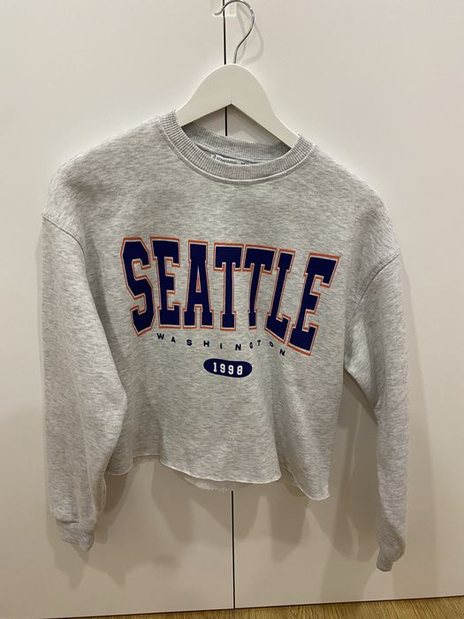 Casacos sweats e vestidos por 10€