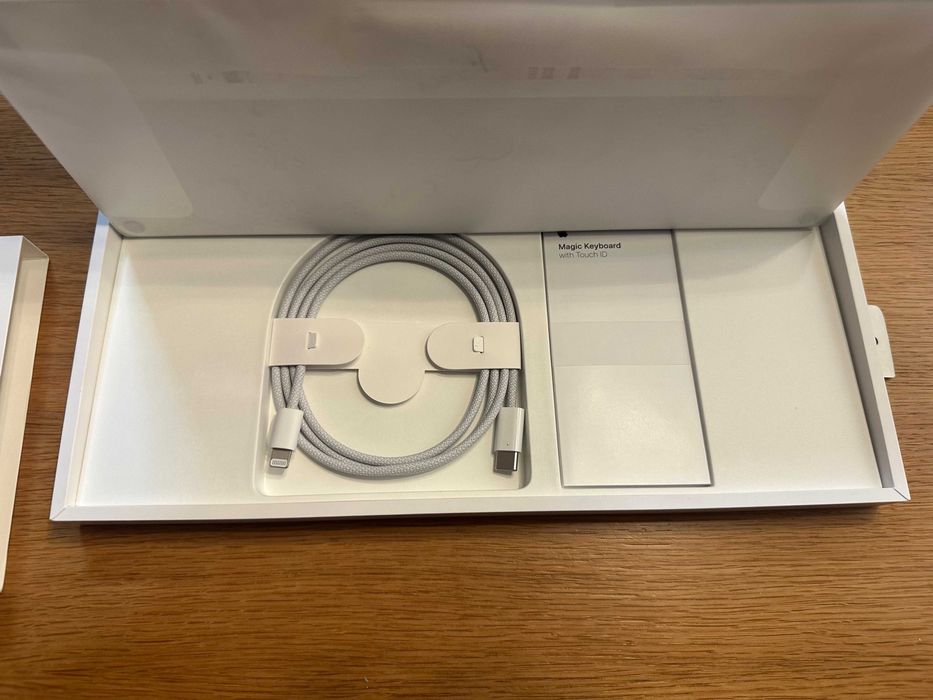 Apple A2449 Touch ID