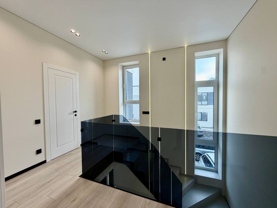 Котедж з ремонтом у КМ JAGUAR, Щасливе