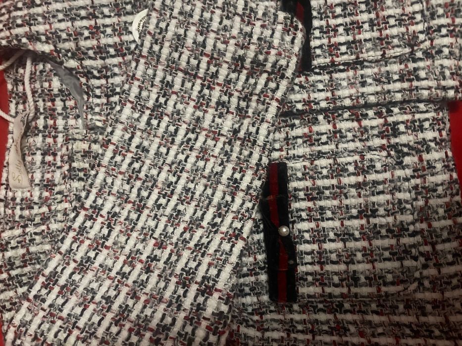 Дуже гарний костюмчик для дівчинки.