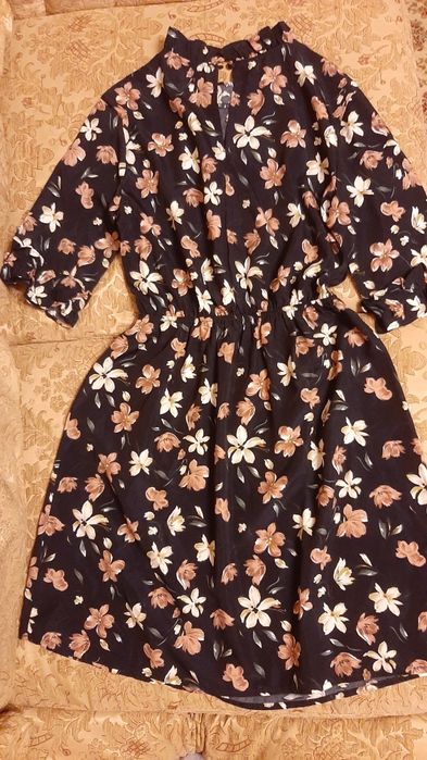 Продам платье в цветочный принт