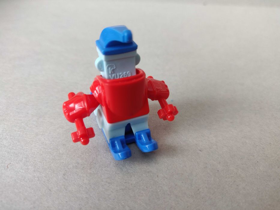 Kinder Surprise Robot Skier VU269, фигурка робота- лыжника.