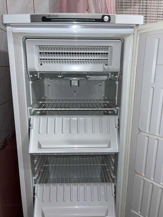 Морозильна камера Indesit SFR167NF.002