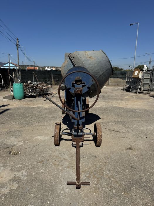 Betoneira com motor novo