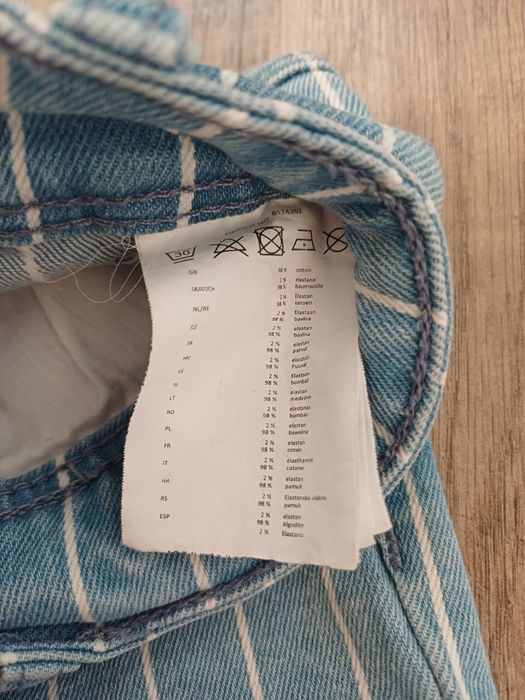 Jasnaniebieskie jeansy skinny w białe pionowe paski Takko Denim 1982 34