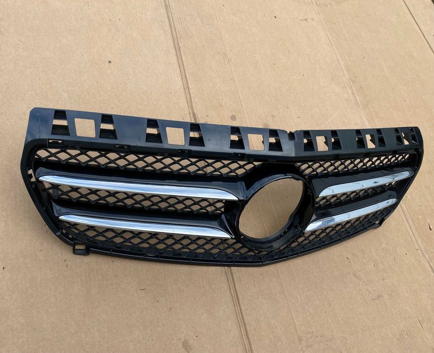 Решітка радіатора MERCEDES A KLAS W176 A1768880260 решетка