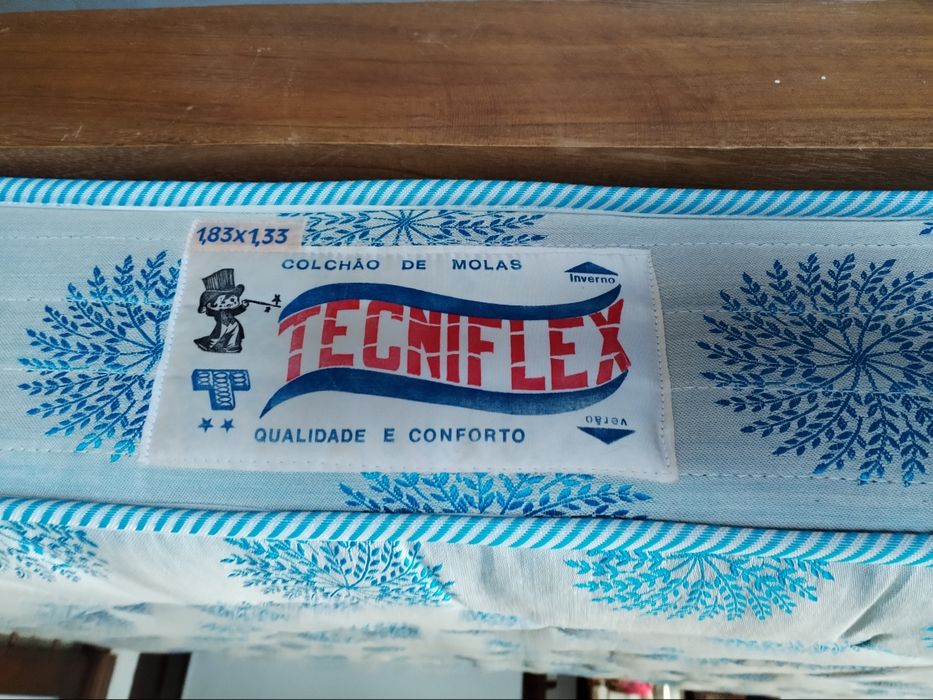 Cama de Casal em Madeira Maciça