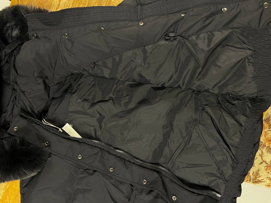 Пуховик OYSHO чорний