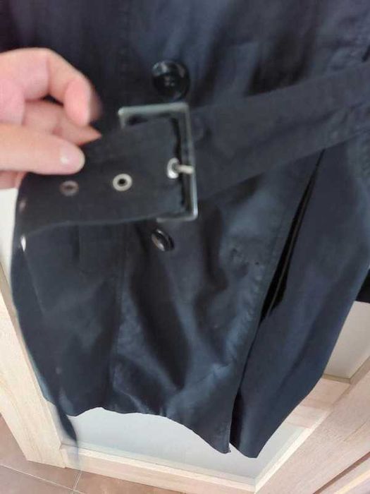 Reservwd czarny trencz roz. 38