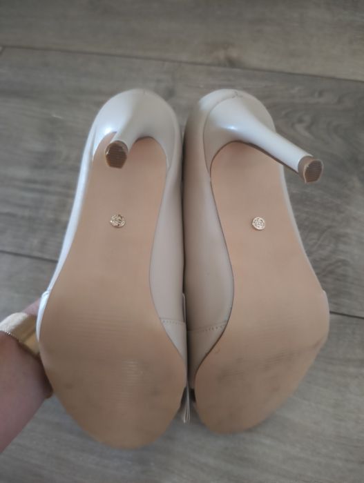 Buty Lasocki rozm. 37, beż, nowe