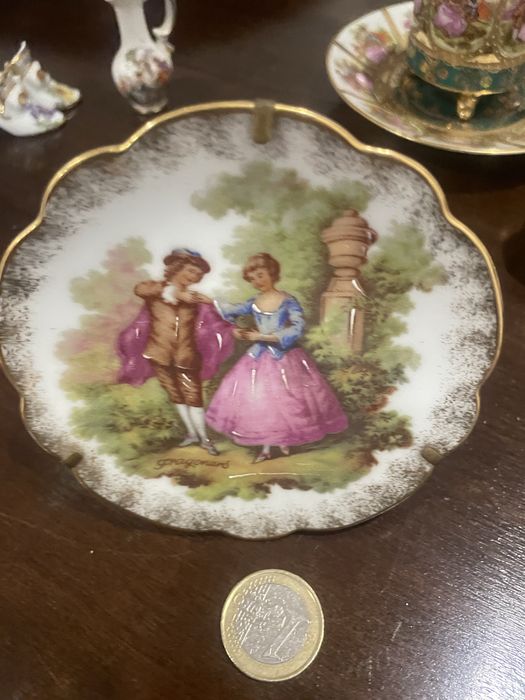 Pratos decorativos de colecao antigos