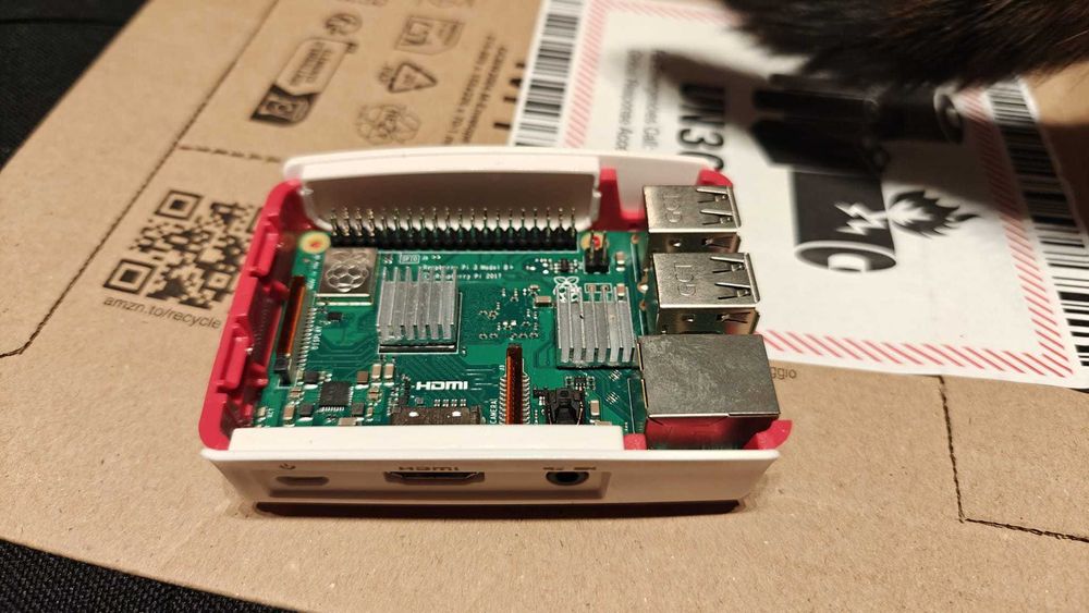 Raspberry Pi 3 Model B+ SBC 1GB + 16GB SD + PiFi DAC+ V2 + 2 x Obudowa