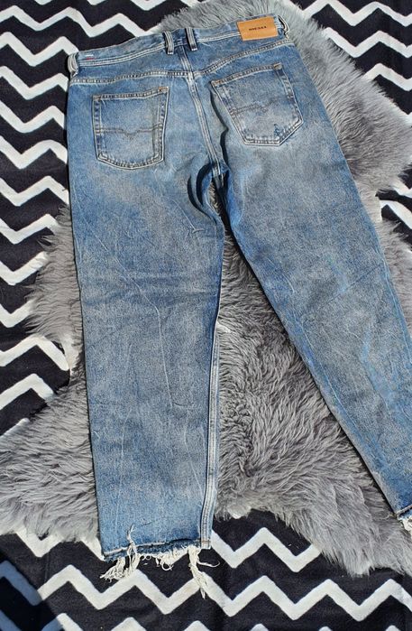 Spodnie jeans jeansowe Diesel oryginalne z dziurami Rozmiar 32