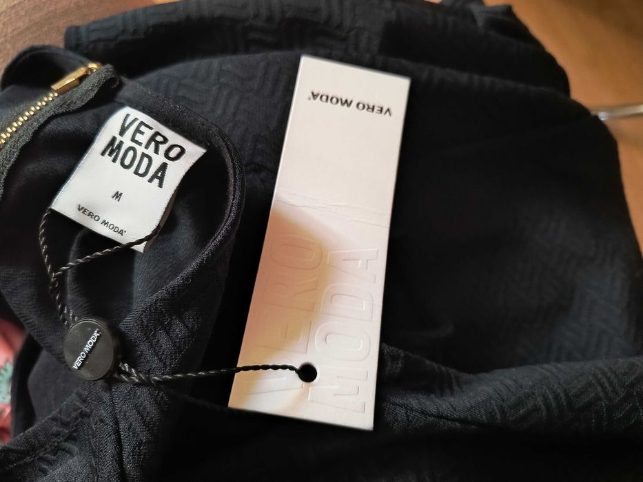 NOWA czarna drapowana bluzka top z baskinką Vero Moda M oldmoney