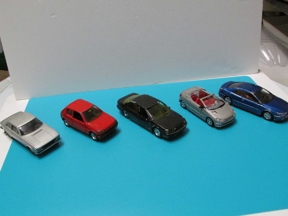 Peugeot - Varias miniaturas de carros, com marcas de uso - Solido 1/43
