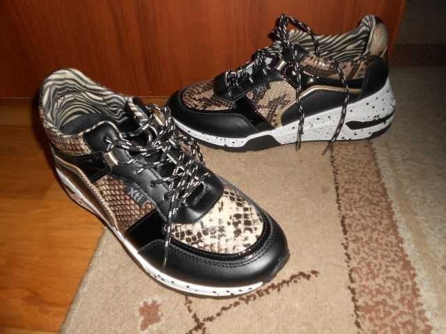 XTI the red touch SNEAKERSY print 39/25 cm