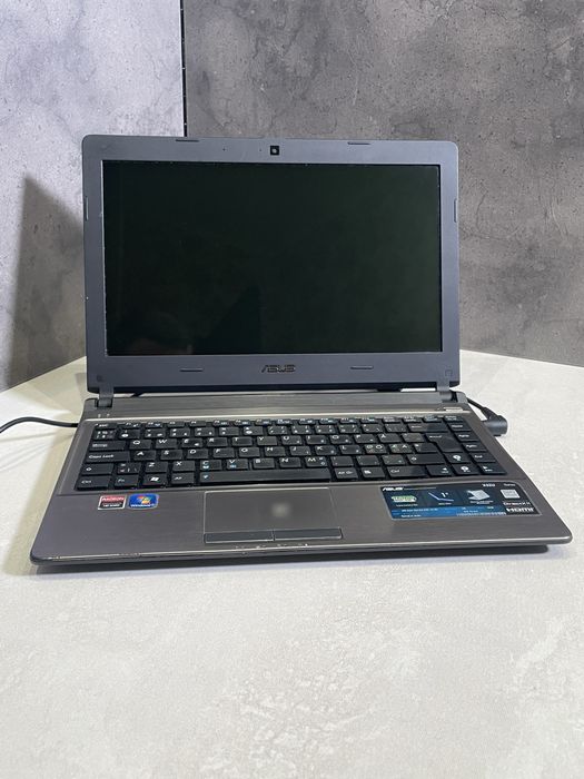 Ноутбук Asus X32U 13,3"/ на запчастини! N3149