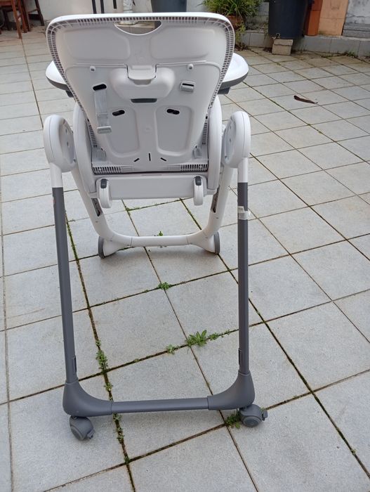 Cadeira de refeição para criança.