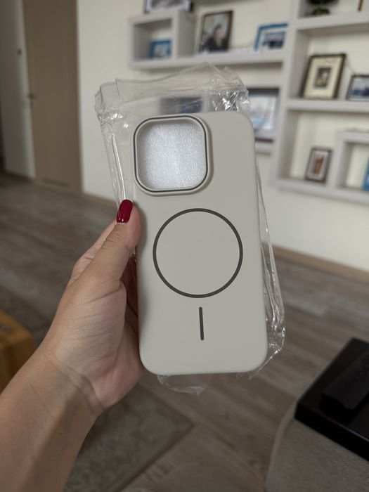 Чехол на iphone 16pro