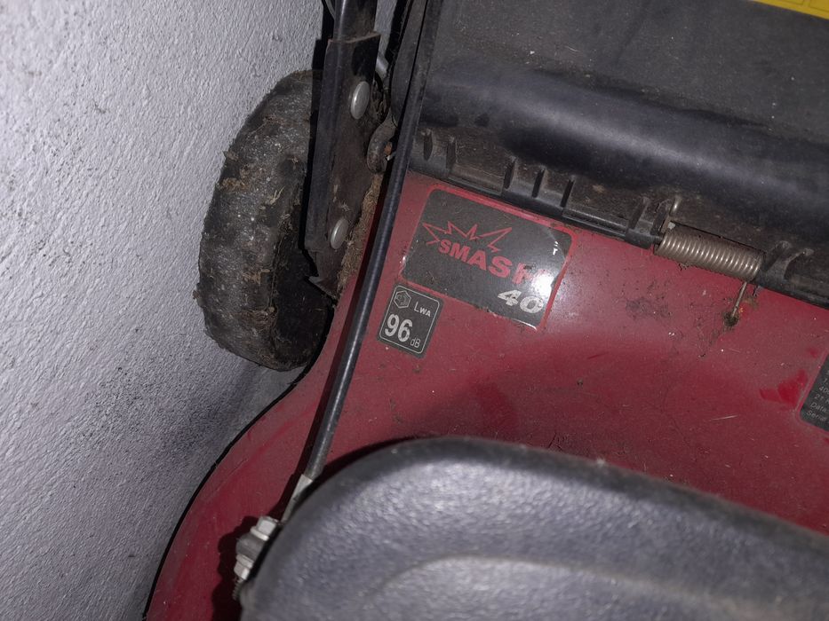 Corta relvas a gasolina